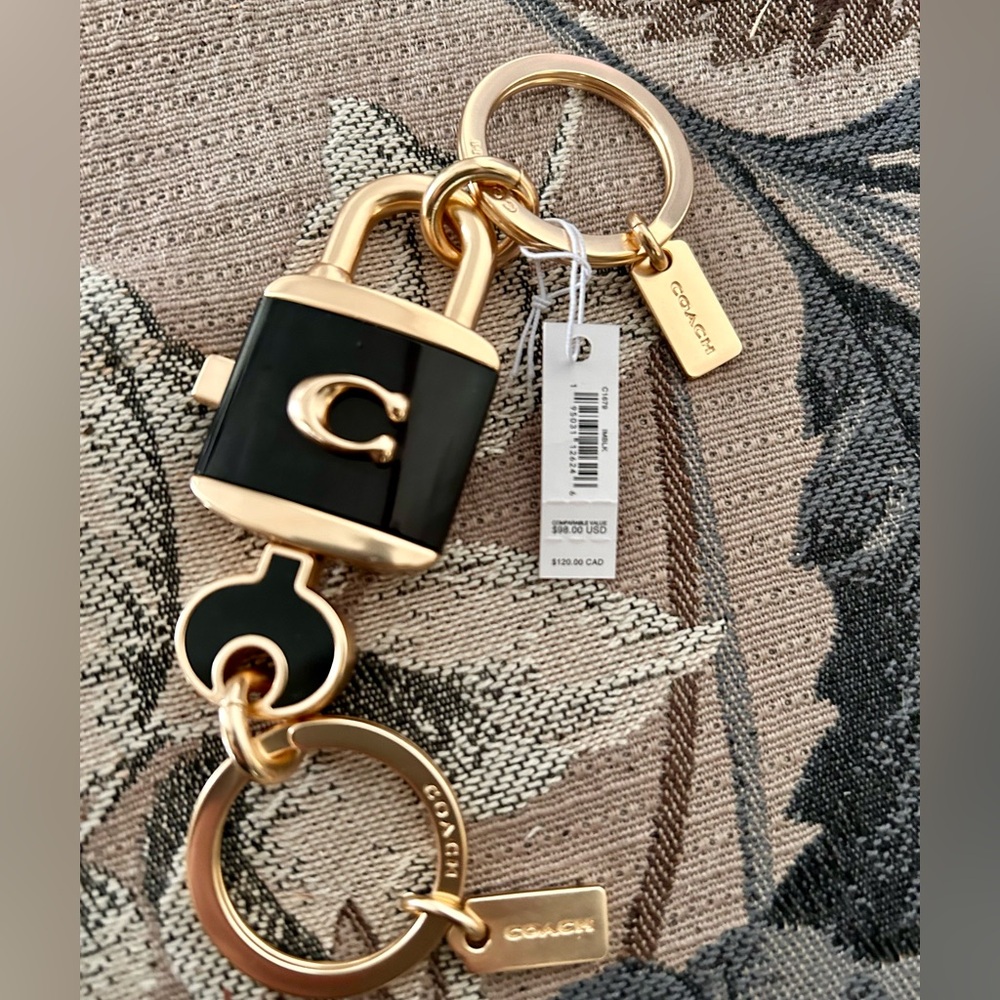 New Gorgeous COACH Lock and Key 2 piece Key Ring